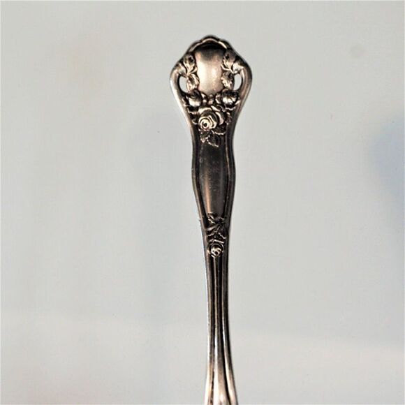 Dolly Madison 1911 Pattern Serving Spoon Silver Inlaid by Holmes & Edwards - Picture 3 of 10